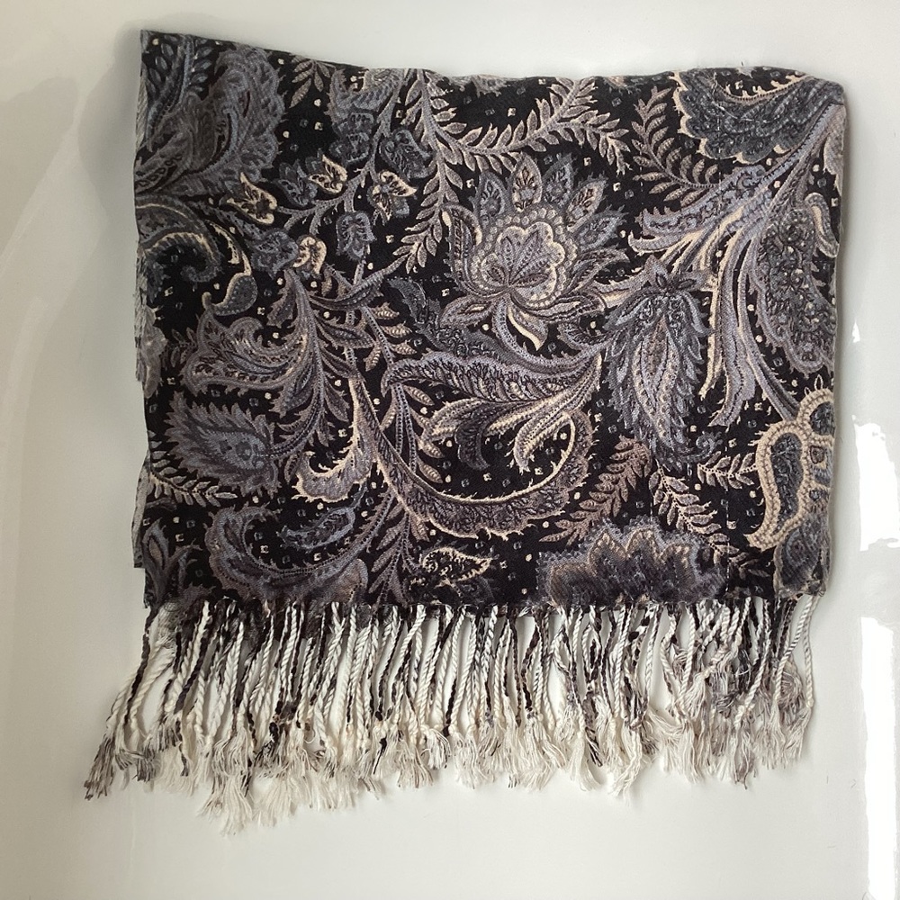 Shawl-wrap-scarf-headscarf 80x28 with fringe black white and grey pattern